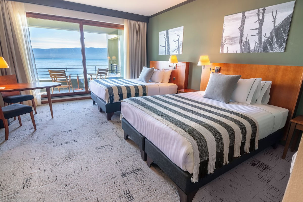 Deluxe Twin Room | 1 bedroom, premium bedding, minibar, desk