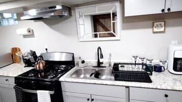 Fridge, cookware/dishes/utensils