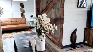 TV, Netflix, streaming services