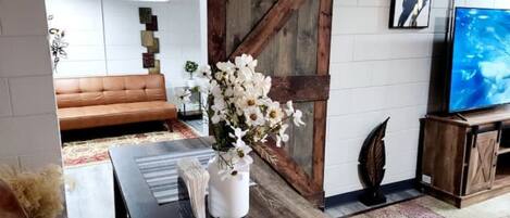 TV, Netflix, streaming services