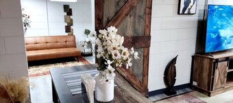 Spacious Apartment Close to Downtown/King size Bed