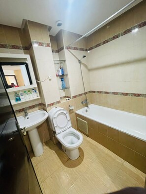 Serviettes fournies, savon, shampoing