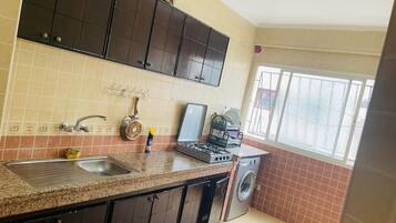 KĂŒhlschrank, Mikrowelle, Ofen, Herdplatte