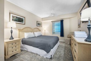 1 Schlafzimmer, Schreibtisch, Bügeleisen/Bügelbrett, Reisekinderbett