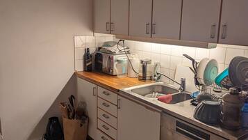 Apartamento, várias camas | Cozinha privada | Geladeira, micro-ondas, fogão, cooktop