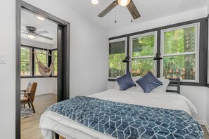 2 bedrooms, iron/ironing board, travel cot, free WiFi