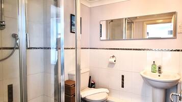 Classic Apartment, 2 Bedrooms | Bathroom