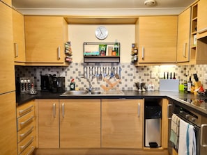 Classic Apartment, 1 Bedroom | Private kitchen | Full-sized fridge, microwave, oven, stovetop