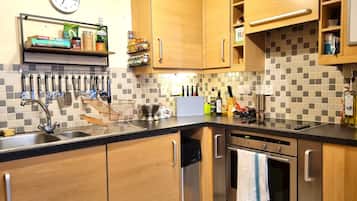 Classic-Apartment, 1 Schlafzimmer | Eigene Küche | Großer Kühlschrank, Mikrowelle, Ofen, Herdplatte