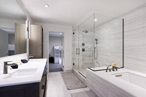 House (Castle Creek Drive Home) | Bathroom