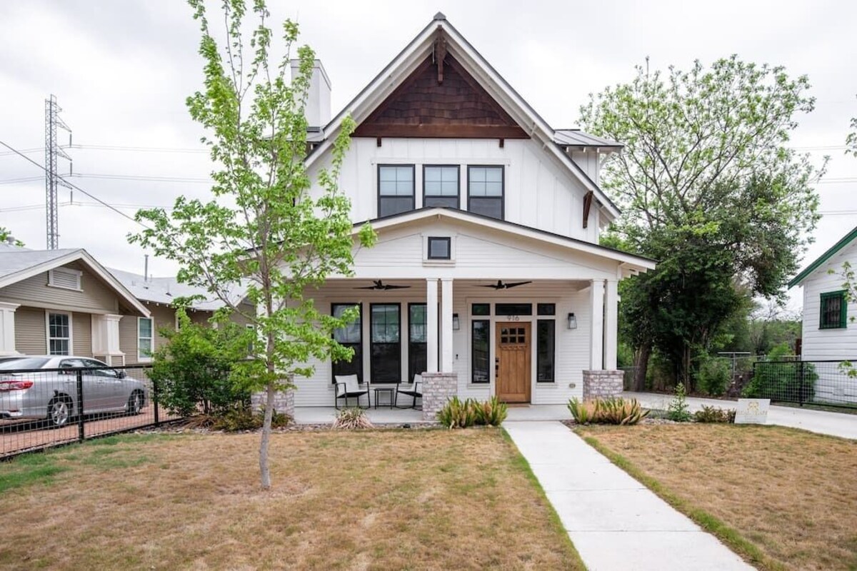 New-built 5 bedrooms, 3.5 baths Craftsman