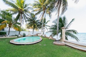 Pool - Beachfront 1BR - Stunning Views - Near Hotel Zone & Isla Mujeres Ferry (Cancun)