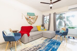 Living area - Beachfront 1BR - Stunning Views - Near Hotel Zone & Isla Mujeres Ferry (Cancun)