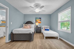 3 bedrooms, iron/ironing board, free WiFi, bed sheets - Lit Beachin Bungalow Retreat Golf Cart & King Bed Walk to Beach (North Myrtle Beach)