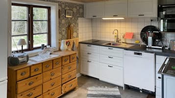 Køleskab, ovn, kogeplade, opvaskemaskine