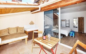2 slaapkamers, een strijkplank/strijkijzer, gratis wifi, beddengoed