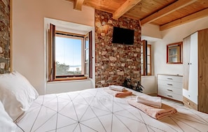 2 bedrooms, travel crib, free WiFi, bed sheets