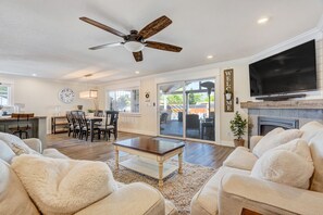 Smart TV, fireplace, video games, DVD player