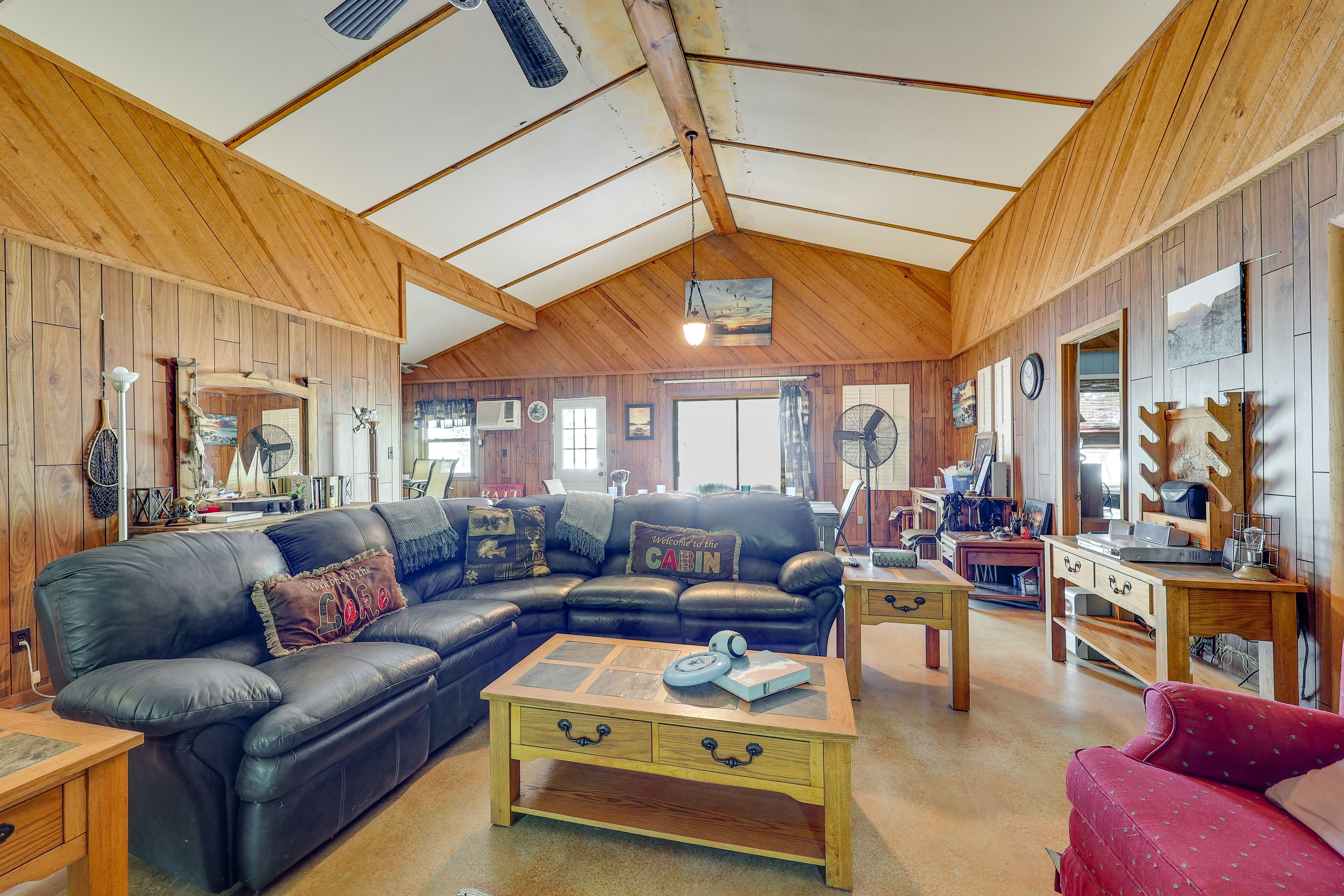 TV, fireplace, DVD player, books