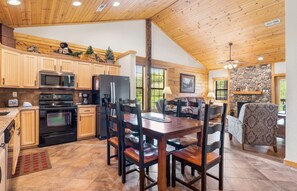 Fridge, microwave, oven, stovetop - Relaxing Cabin with a Jacuzzi Tub and Private Covered Balcony (Branson)