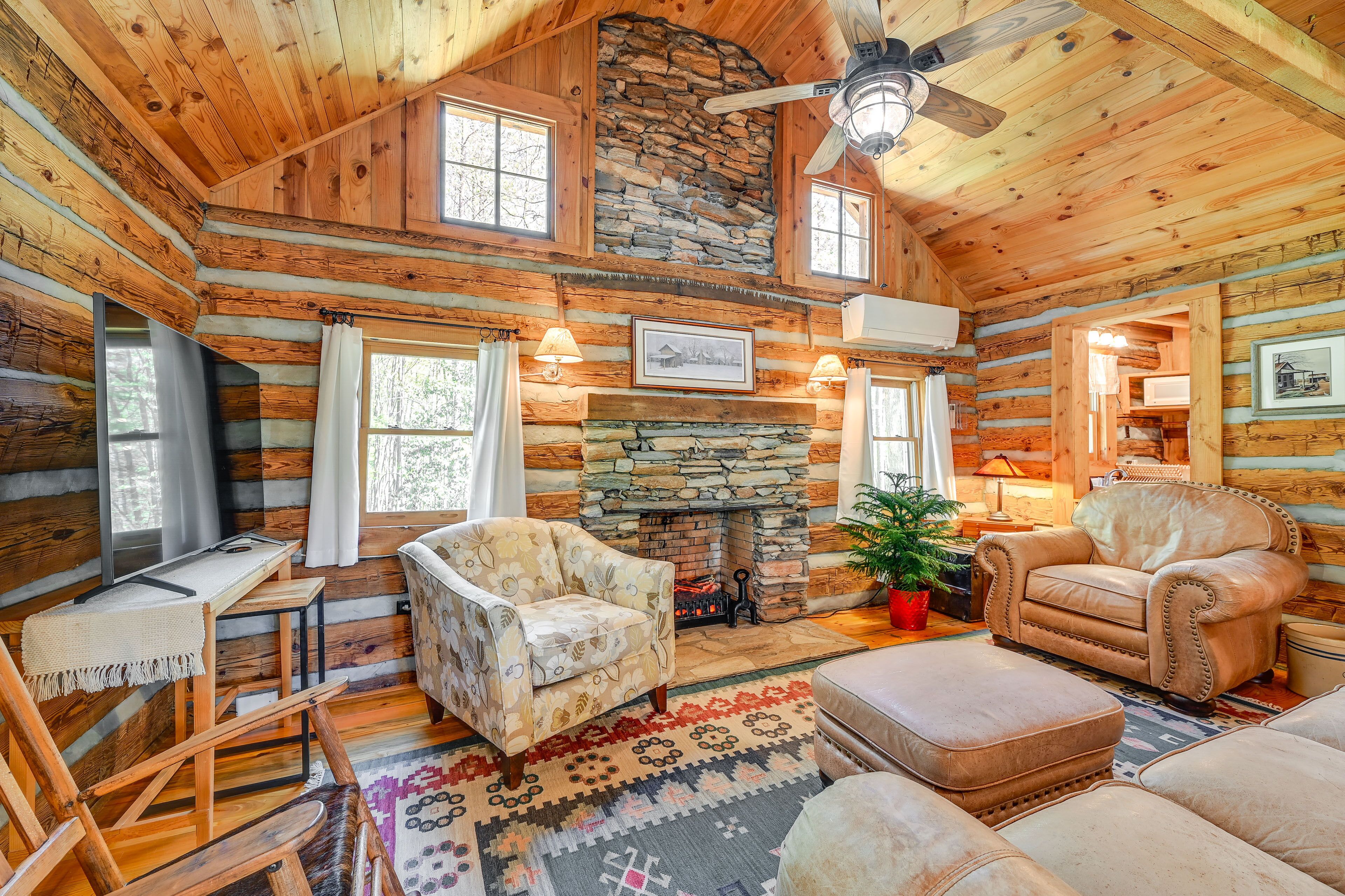 Dobson Vacation Rental - Close to Wineries!
