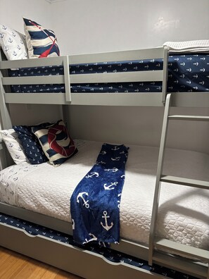 2 bedrooms, desk, iron/ironing board, free WiFi - The Lake House (Coventry)