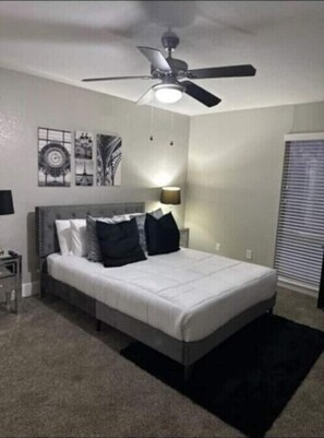 2 bedrooms, desk, iron/ironing board, free WiFi - Stylish 2BD/2BA in Arlington | Convenient & Clean! (Arlington)