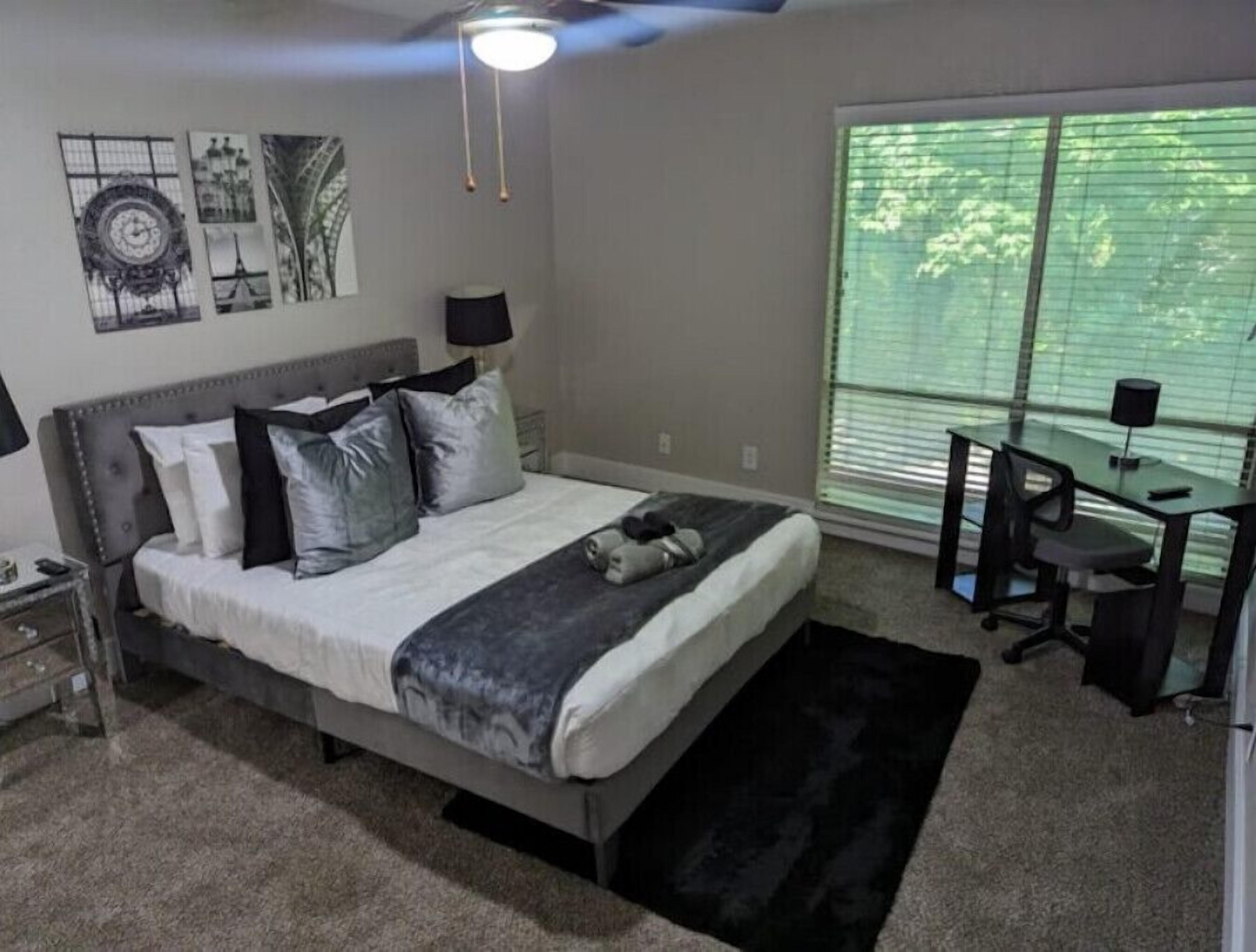 2 室のベッドルーム、デスク、アイロン / アイロン台、WiFi (無料)