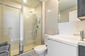 Hårføner, håndklær, såpe og sjampo