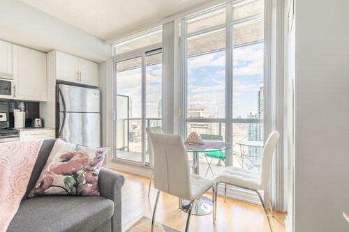 GLOBALSTAY. Bright & Colourful 1Bd Condo DT with a Balcony
