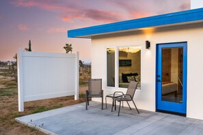 Terrace/patio - *NEW* Sandtorini - Stargazing - Views - Fast Wi-fi (Yucca Valley)