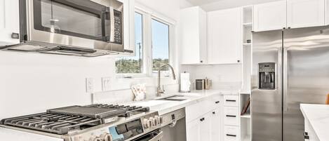 Refrigerador, horno, parrilla de estufa y lavavajillas