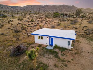 Exterior - *NEW* Sandtorini - Stargazing - Views - Fast Wi-fi (Yucca Valley)