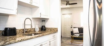 Dream Yard Oasis Heated Pool Near Beach Sleeps 10