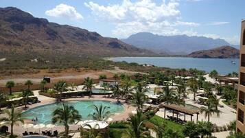 حمّام سباحة خارجي