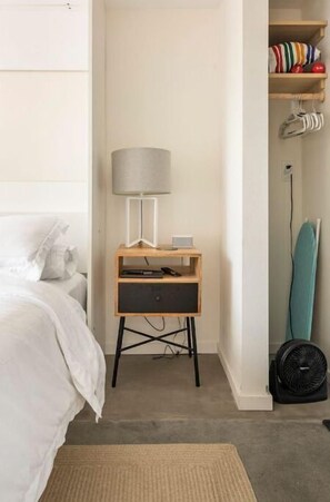 1 dormitorio, tabla de planchar con plancha, wifi gratis y ropa de cama