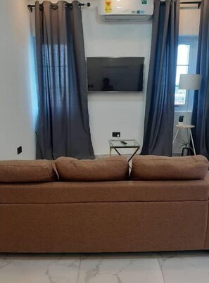 Living area - 1 bedroom apartment central Accra (Greater Accra Region)