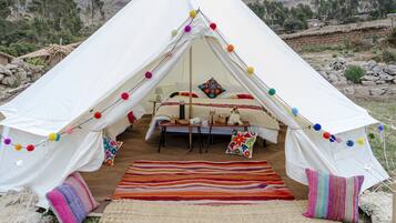 1 bedroom, bed sheets