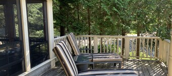 Vacation in Canada this summer! Enjoy it lakeside in Muskoka!