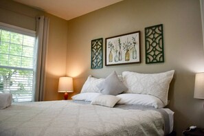 4 bedrooms, desk, travel cot, free WiFi