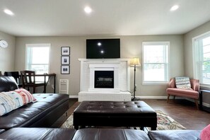 Smart TV, fireplace