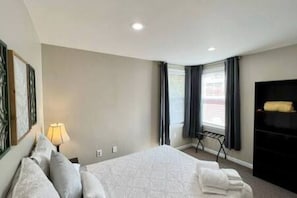 4 bedrooms, desk, travel cot, free WiFi