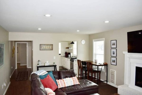 Smart TV, fireplace