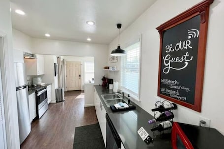 Fridge, microwave, oven, stovetop. Quinn`s Cottage, Downtown! Cozy Downtown Home! Sleeps 6, Local Golfing 50% Off!