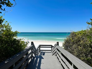 Vista para praia/oceano