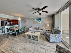 Condo, várias camas, sacada, vista para o oceano (#830 - No Pets) | Área de estar