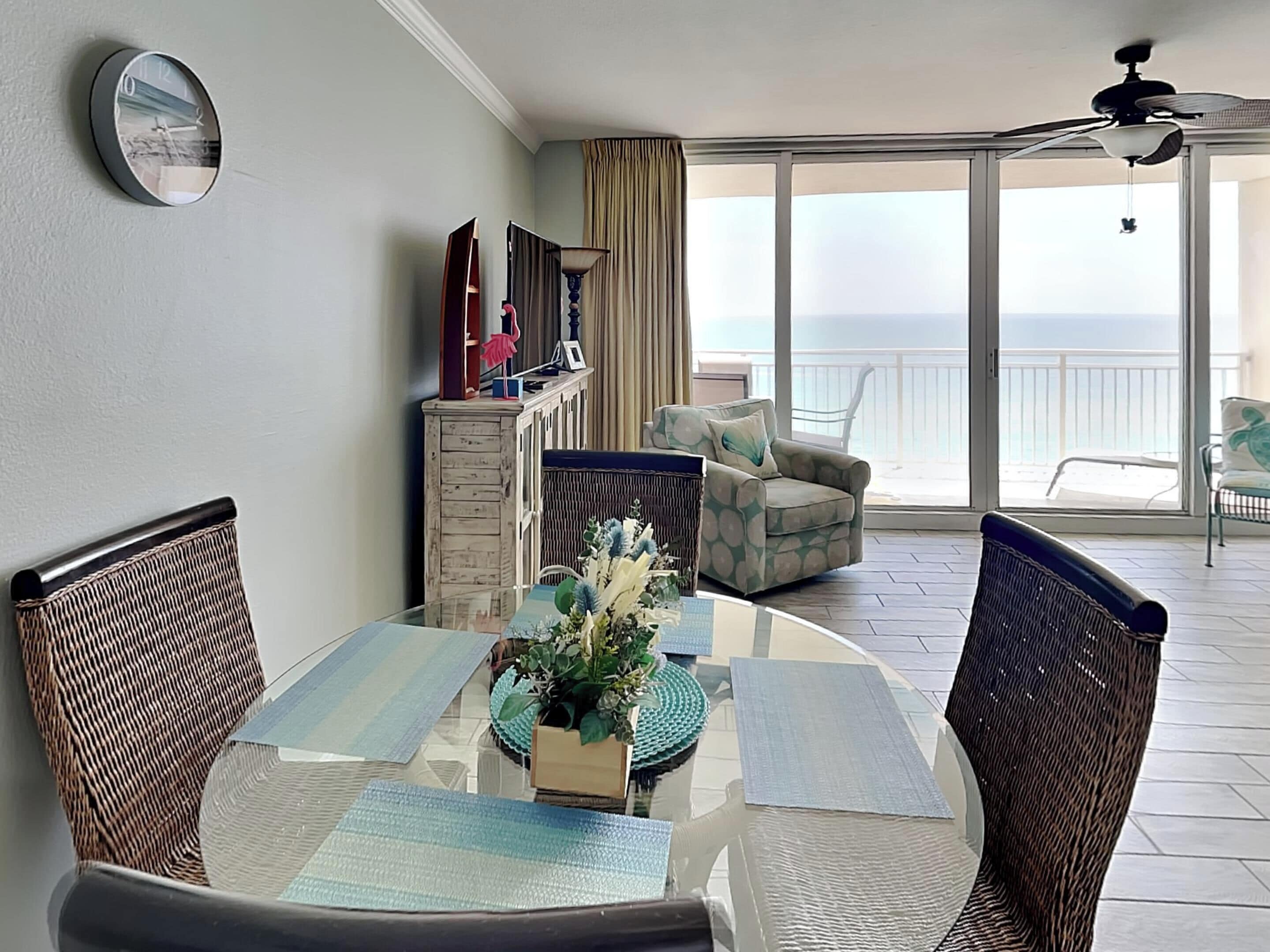 公寓式客房, 多张床, 使用泳池, 海洋景观 (#1333 - No Pets) | 用餐