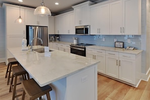 Casa, letti multipli, balcone, vista piscina (#E) | Cucina privata | Frigorifero, microonde, forno, piano cottura