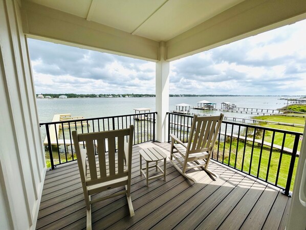 Property grounds - Sandpiper Cottages #E by Southern Vacation Rentals (Gulf Shores)