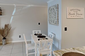 Leilighet, flere senger, terrasse (#E2) | Spiseområde